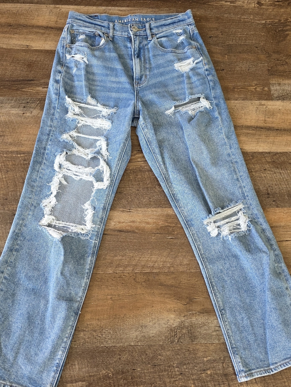 American Eagle Highest Rise 90s Boyfriend Distressed Light Wash Jeans Size 6